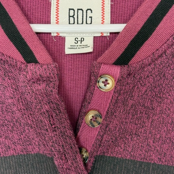 BDG Women’s Cameron Henley Striped Knitwear Pullover Size Small Purple/Black - Picture 2 of 6